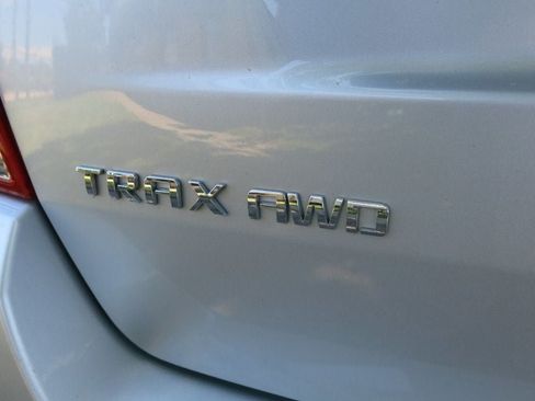Used 2022 Chevrolet Trax LS w/ Tint and Cruise Package AWD/4WD image 10
