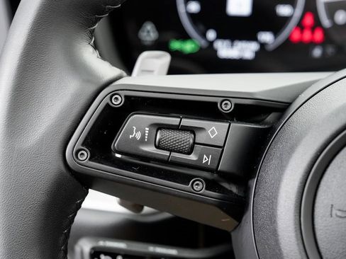 Certified 2025 Porsche Cayenne image 14