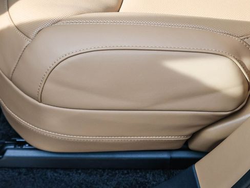 New 2026 Land Rover Range Rover SE image 32