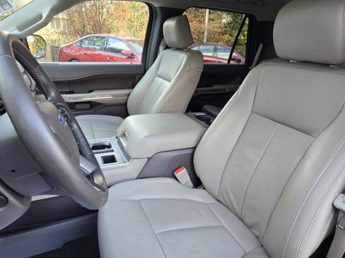 Used 2019 Ford Expedition XLT w/ Equipment Group 202A image 14