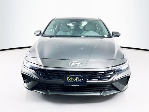 Used 2024 Hyundai Elantra SEL image 2