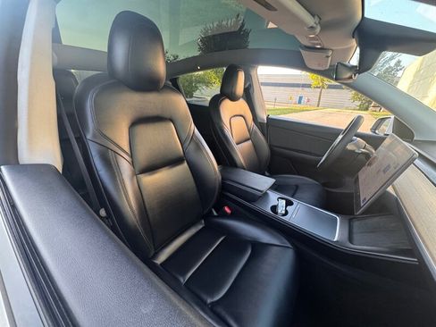 Used 2021 Tesla Model Y Long Range AWD/4WD image 23