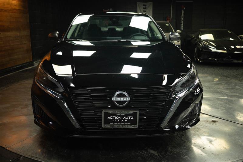 Used 2025 Nissan Altima 2.5 SV AWD/4WD image 3