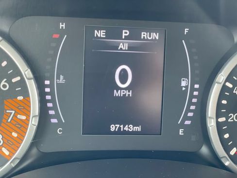 Used 2020 Jeep Renegade Latitude FWD image 20