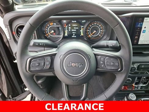 Used 2025 Jeep Wrangler Rubicon image 18