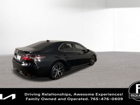 Used 2024 Toyota Camry SE image 10