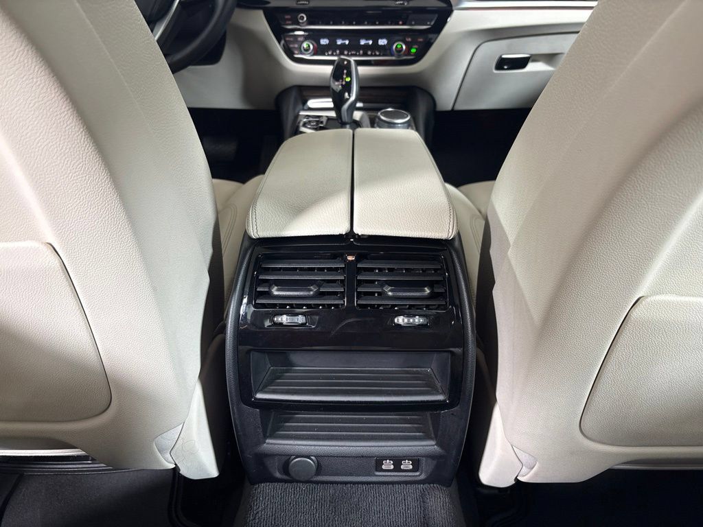 Certified 2022 BMW 530i w/ Premium Package RWD image 29