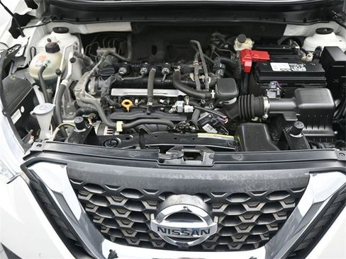 Used 2018 Nissan Kicks SV image 29