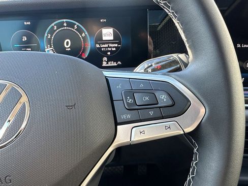 New 2025 Volkswagen Tiguan SE image 22