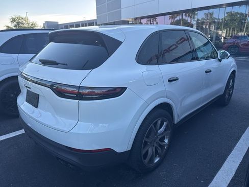 Certified 2023 Porsche Cayenne Platinum Edition image 3