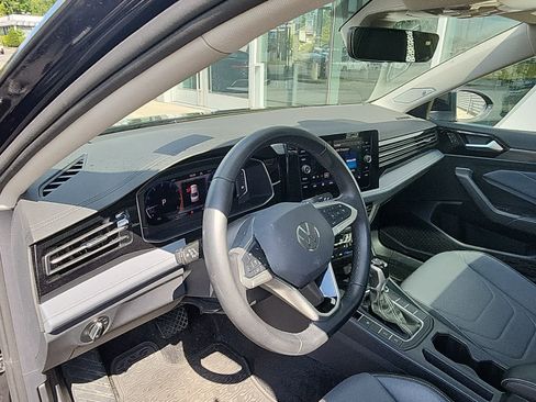 Used 2025 Volkswagen Jetta SEL FWD image 6