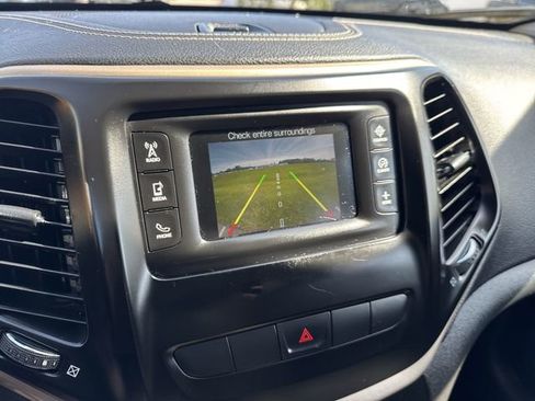 Used 2014 Jeep Cherokee Latitude w/ Cold Weather Group FWD image 15
