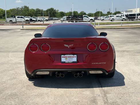 Used 2007 Chevrolet Corvette Coupe w/ Preferred Equipment Group RWD image 10