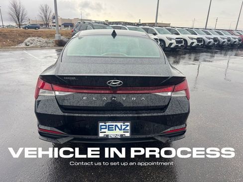 Used 2021 Hyundai Elantra SEL w/ Cargo Package image 4