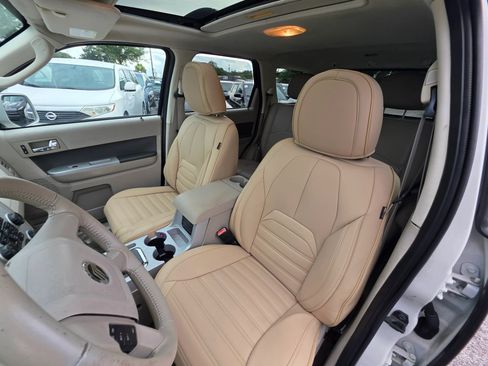 Used 2010 Mercury Mariner Premier FWD image 11