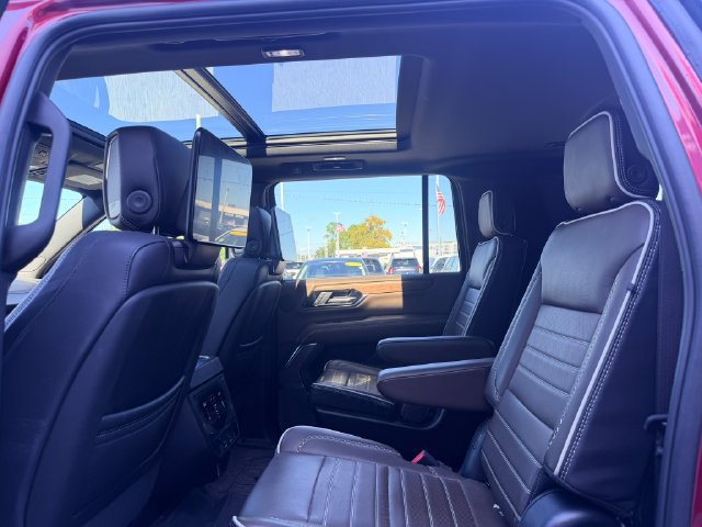 Used 2025 GMC Yukon XL Denali Ultimate AWD/4WD image 14