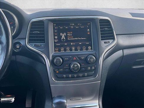 Used 2018 Jeep Grand Cherokee Altitude AWD/4WD image 8