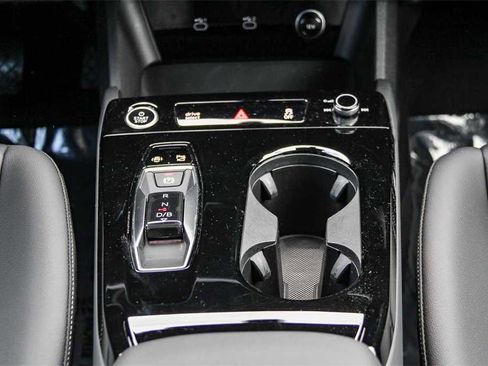 Used 2025 Audi Q6 e-tron Premium w/ Convenience Package image 13