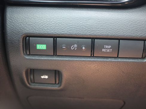 Used 2024 Nissan Sentra SV FWD image 39
