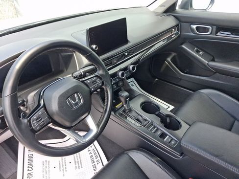 Used 2024 Honda Civic Touring image 4