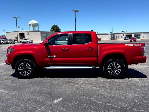 Used 2020 Toyota Tacoma TRD Sport AWD/4WD image 8