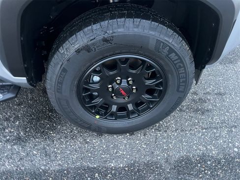 New 2025 Toyota 4Runner TRD Off-Road Premium image 18