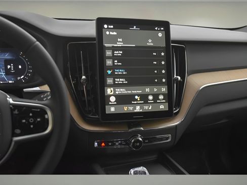 Certified 2026 Volvo XC60 B5 Plus w/ Protection Package Premier AWD/4WD image 17