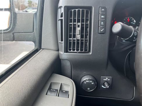 Used 2019 Chevrolet Express 3500 w/ Driver Convenience Package image 24