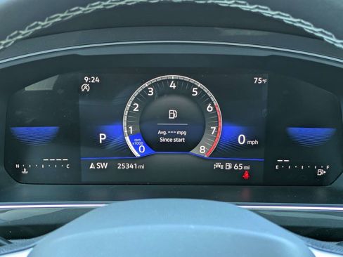 Certified 2023 Volkswagen Tiguan SE w/ Panoramic Sunroof Package FWD image 41