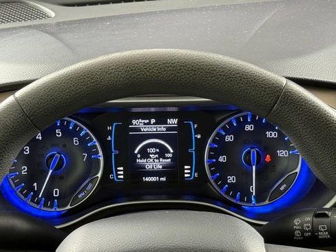 Used 2017 Chrysler Pacifica Touring FWD image 26
