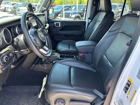 Used 2023 Jeep Wrangler Unlimited Rubicon 4xe w/ Cold Weather Group AWD/4WD image 19