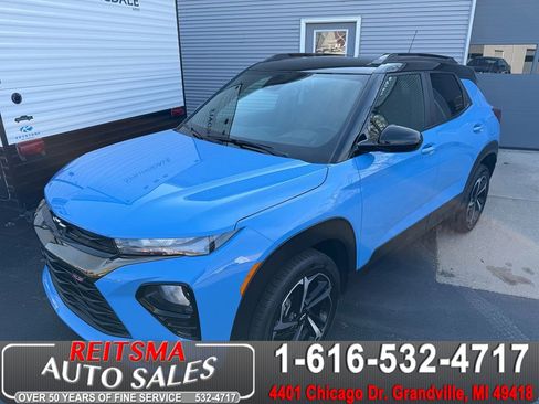 Used 2023 Chevrolet TrailBlazer RS w/ Sun and Liftgate Package image 1