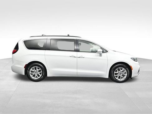 Used 2022 Chrysler Pacifica Touring-L FWD image 6