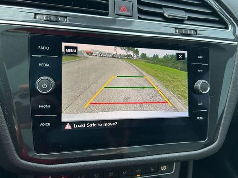 Used 2020 Volkswagen Tiguan SEL FWD image 26