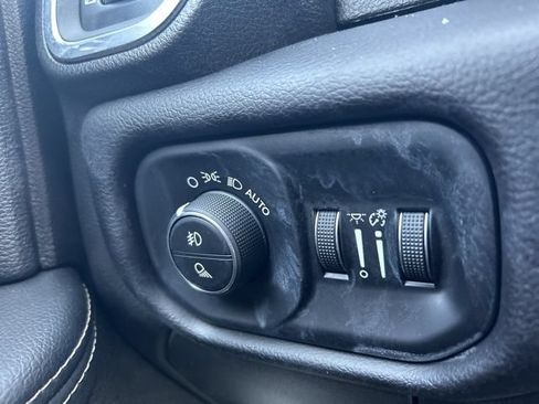 Used 2025 RAM 2500 Laramie AWD/4WD image 19