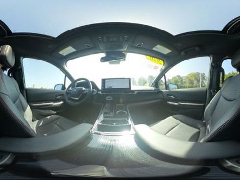 Used 2026 Toyota Sienna XSE FWD image 32