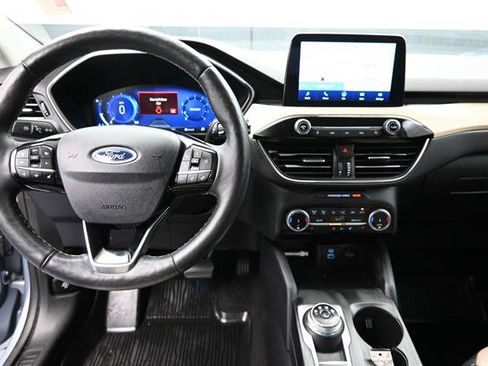 Used 2022 Ford Escape Titanium w/ Titanium Elite Package AWD/4WD image 16