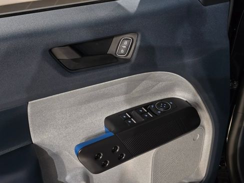 New 2025 Ford Maverick XLT w/ XLT Luxury Package image 17