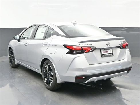 New 2025 Nissan Versa SR w/ Trunk Package image 4
