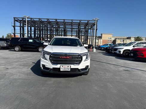 Used 2024 GMC Terrain SLT FWD image 2