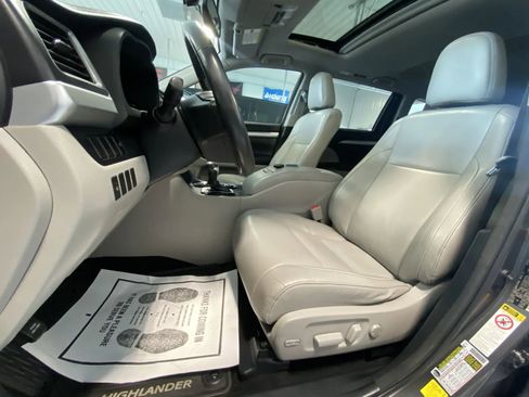 Used 2014 Toyota Highlander XLE image 11