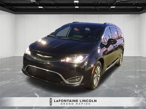 Used 2020 Chrysler Pacifica Touring-L image 1