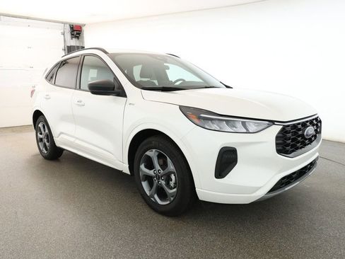 Used 2024 Ford Escape ST-Line image 3