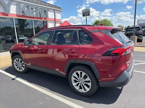 Used 2022 Toyota RAV4 XLE Premium AWD/4WD image 15