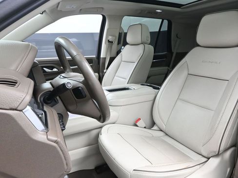 Used 2021 GMC Yukon Denali w/ LPO, Illumination Package image 31