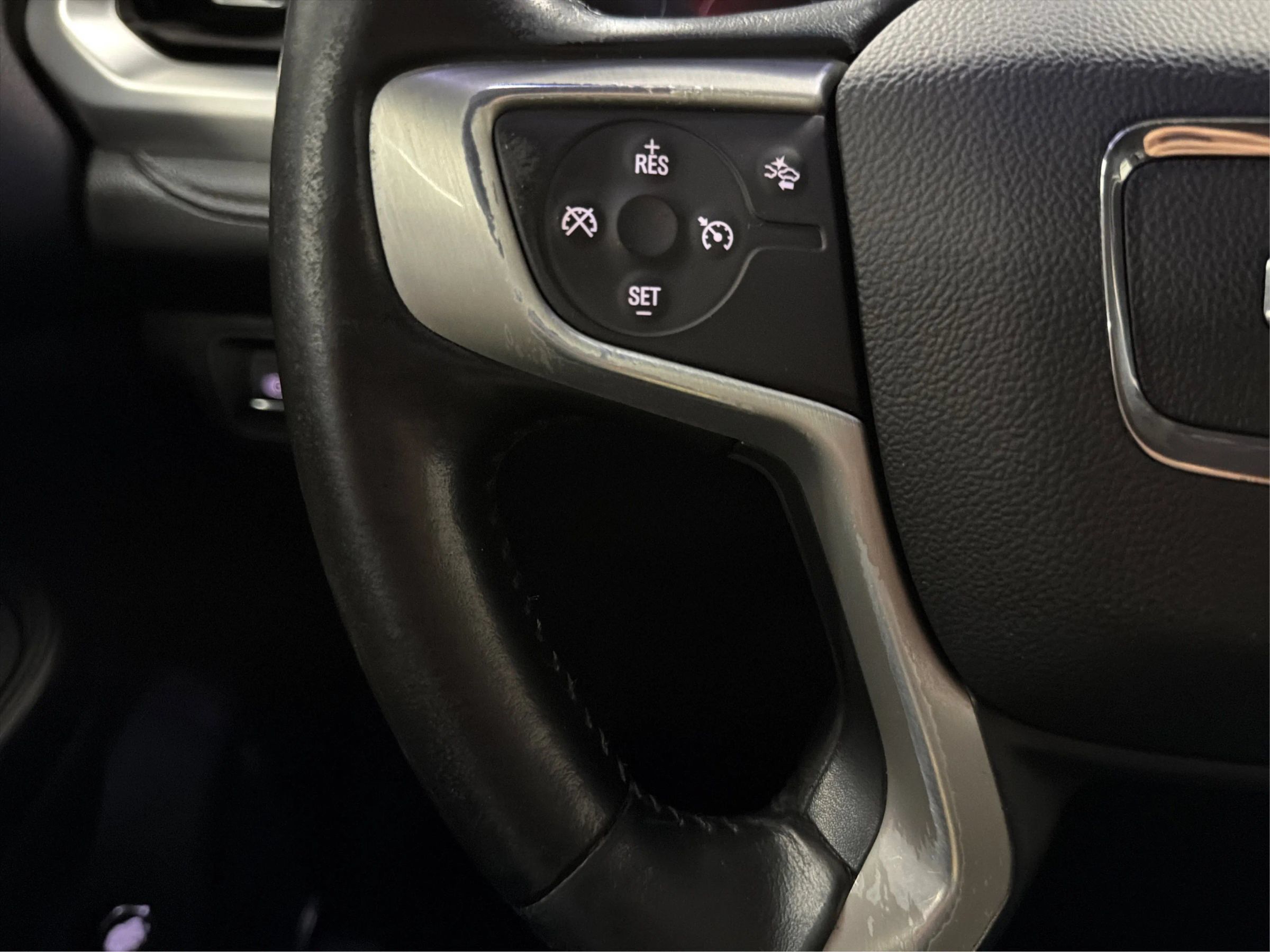 Used 2020 GMC Acadia SLT w/ LPO, Cargo Package FWD image 24