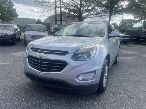 Used 2017 Chevrolet Equinox LT w/ Convenience Package image 3