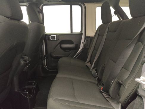 Used 2018 Jeep Wrangler Unlimited Sport S image 18