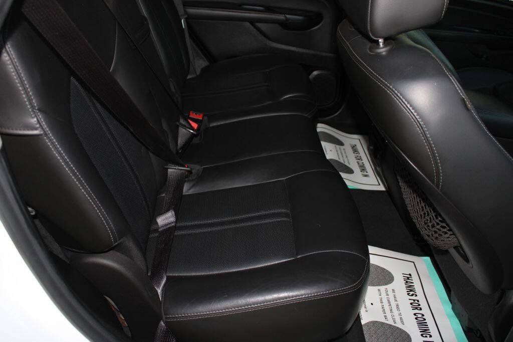 Used 2015 Cadillac SRX Luxury FWD image 16