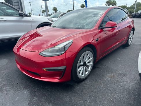 Used 2021 Tesla Model 3 Standard Range Plus RWD image 1